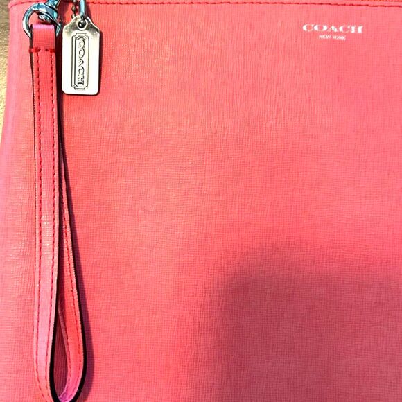 Coach table/I-pad case or large clutch/writstlet - Picture 6 of 6